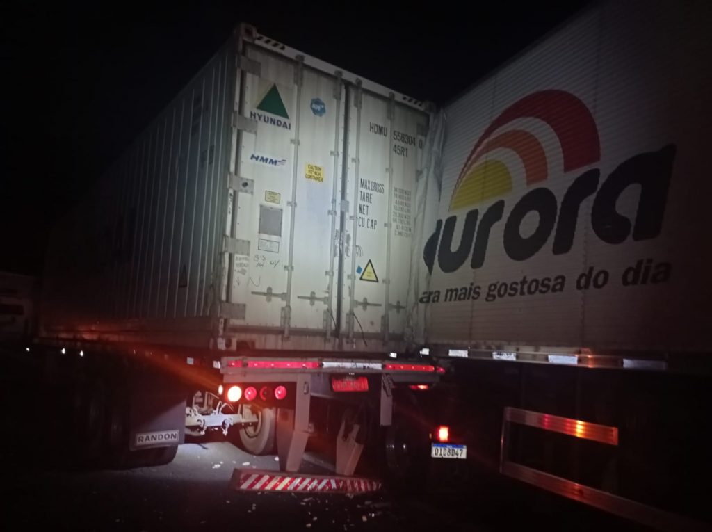 Caminhão tem falha mecânica e causa acidente na Serra de Ibirama