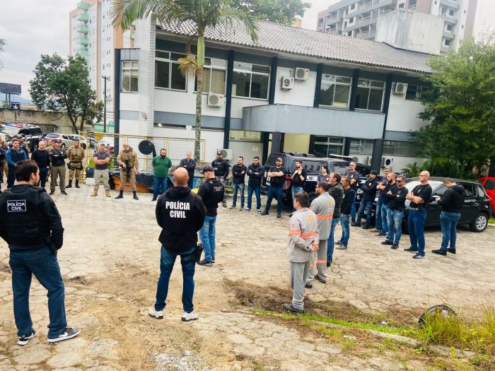 Operação em combate a furtos e recepção de fios de cobre é realizada em Florianópolis 