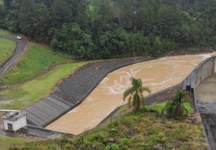 Comportas da barragem de Ituporanga são fechadas mesmo danificadas