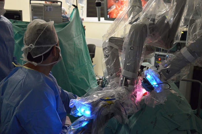 Hospital de Blumenau realiza procedimento robótico inédito em SC - Misturebas