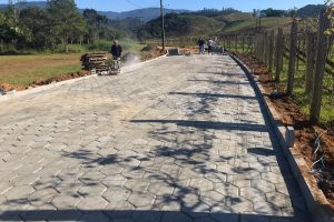 Iniciada pavimentação de trecho da Via Vêneto, no bairro Guaricanas em Ascurra