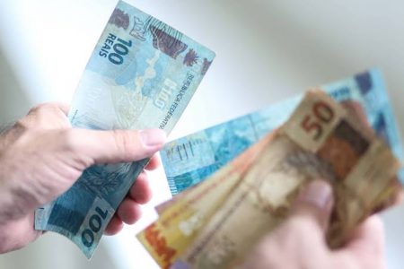 Câmara aprova MP que regulamenta valor do salário mínimo para 2022