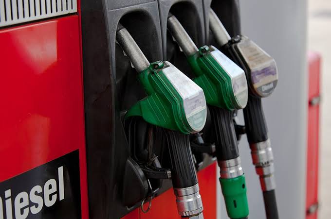 Sancionada lei que facilita redução de tributos cobrados sobre combustíveis