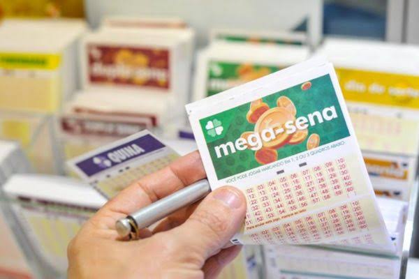 Catarinenses ganham R$ 46.388,86 após acertarem quina da Mega-Sena