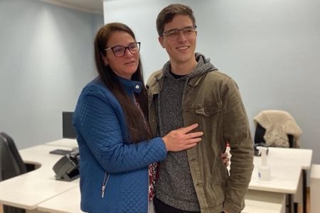 Mãe estudante de Direito vira colega de estágio do filho na comarca de Chapecó