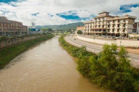 Empresa de Brusque que despejou manganês e cloreto no rio Itajaí-Açu é condenada por poluição