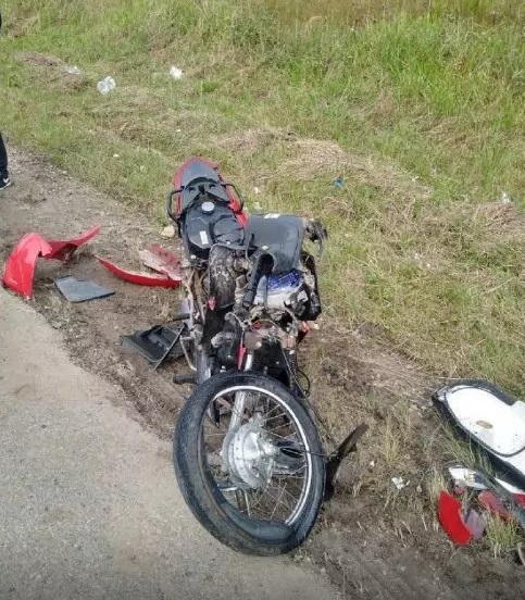 Motociclista fica ferido após colidir contra dois carros em Brusque