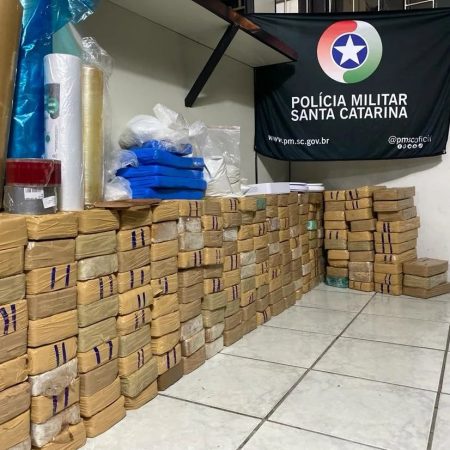 Polícia Militar encontra mais de 200 kg de drogas no litoral catarinense