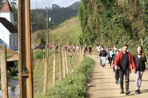 Caminhada Morro Azul leva público para apreciar belas paisagens da Mulde em Timbó