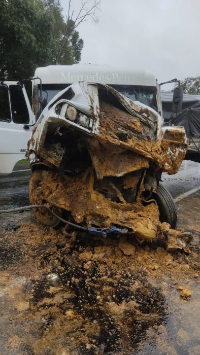 Colisão entre quatro veículos deixa mulher morta em Itaiópolis 
