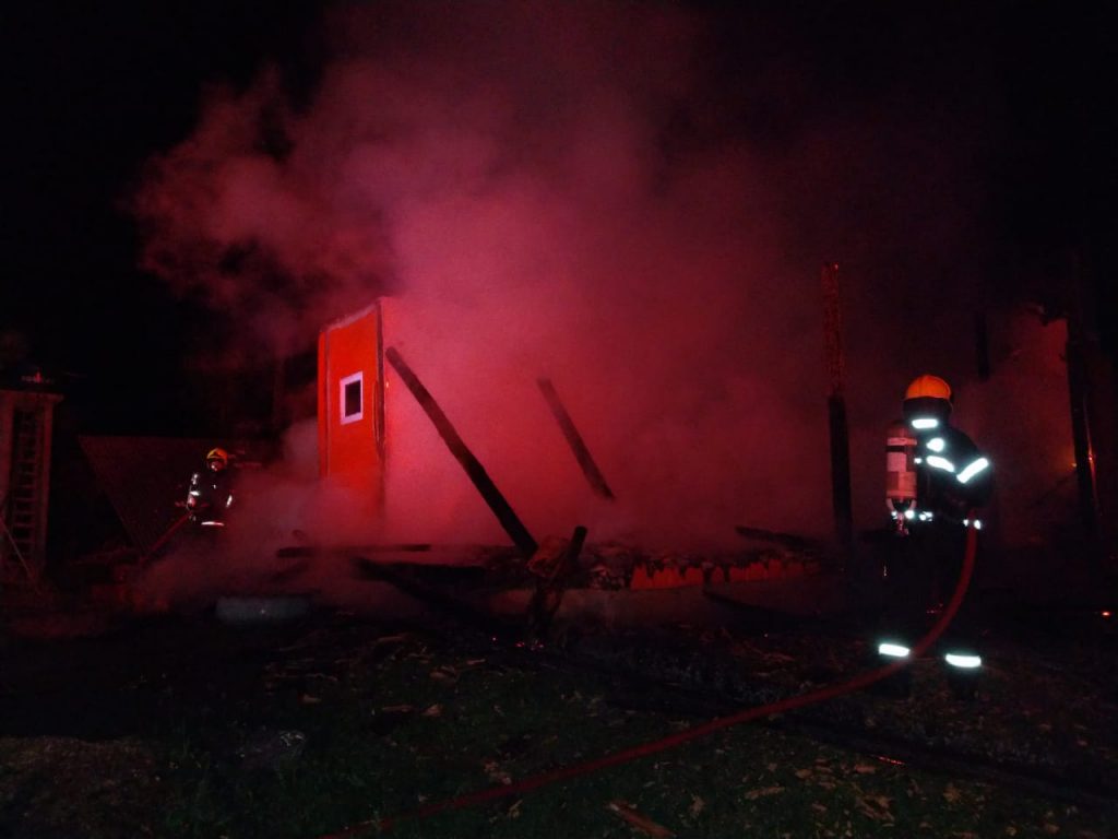 Incêndio deixa casa completamente destruída em Rodeio