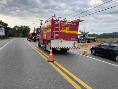 Acidente de trânsito deixa motociclista com fratura em Ilhota