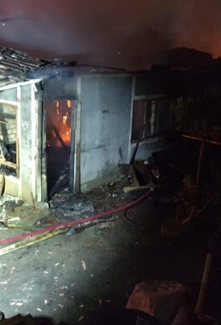 Residência fica completamente destruída após pegar fogo em Blumenau 