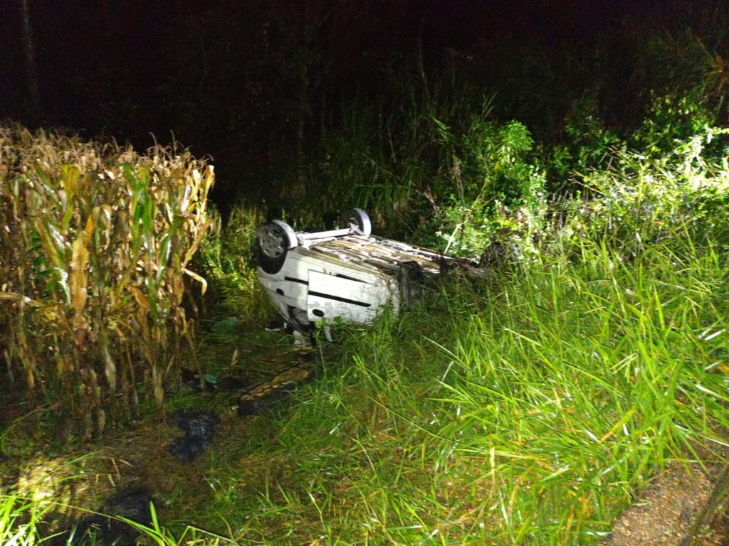 Sete pessoas ficam feridas após carro cair em barranco em Ituporanga