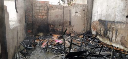 Galpão é destruído pelo fogo em Blumenau