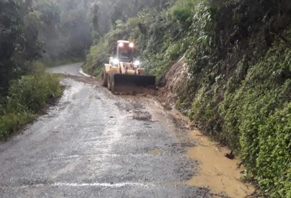 Estrada do Redentor sofre deslizamento de terra em Rio do Sul
