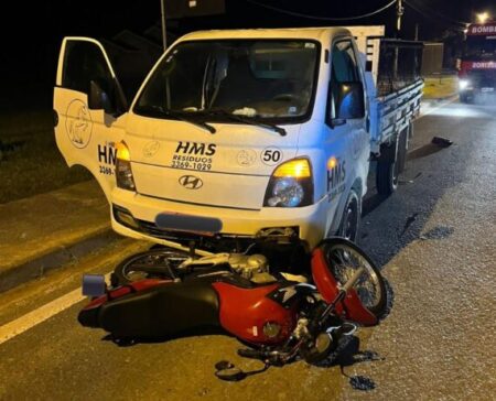 Motociclista morre em batida com caminhão em Rio dos Cedros