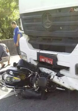 Caminhoneiro que matou mulher e arrastou moto por 32 km é condenado