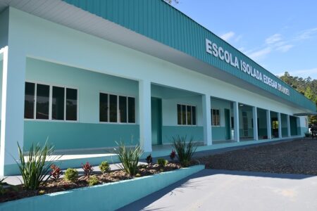 Prefeitura de Apiúna realiza ato de entrega da reforma da Escola Isolada Edegar Brandes