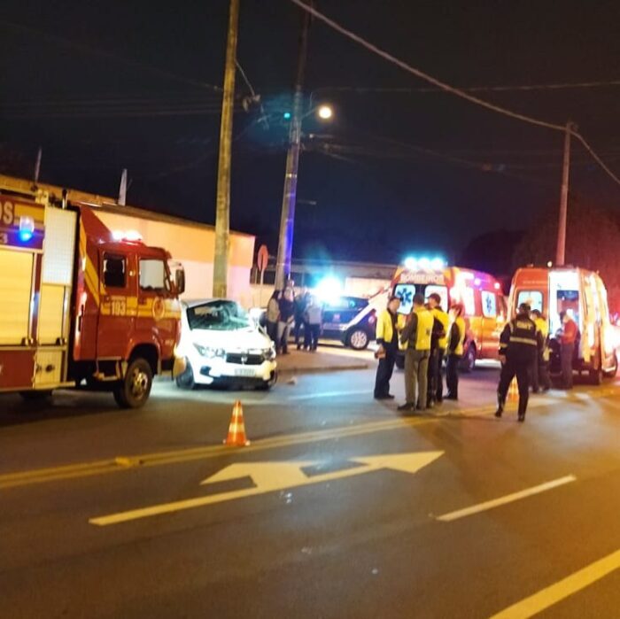 Homem de 24 anos morre após colidir contra poste em Blumenau