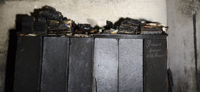 Incêndio em residência deixa quarto completamente destruído em Blumenau 