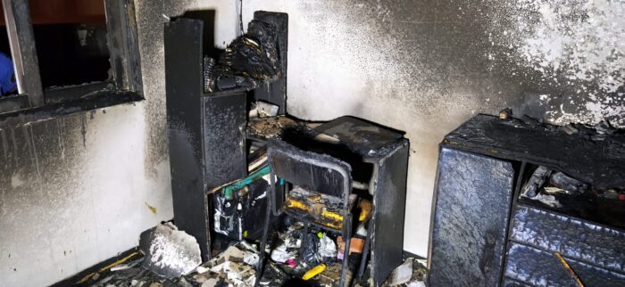 Incêndio em residência deixa quarto completamente destruído em Blumenau 