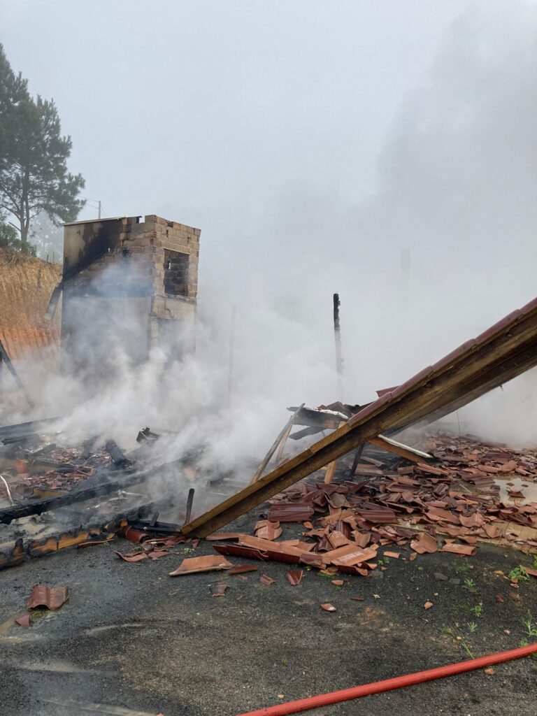 Bombeiros Voluntários atendem a incêndio em residência em Witmarsum