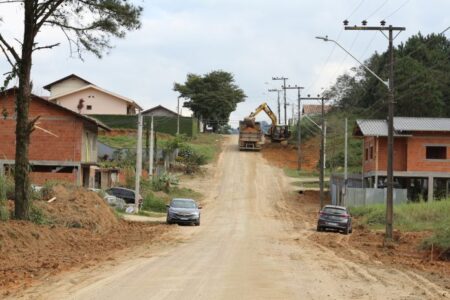 Rua Silésia começa a receber obras de pavimentação do Programa Pavimenta Timbó