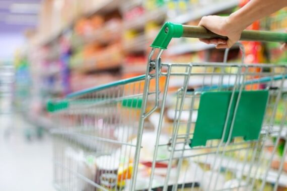 Mais de 200 quilos de produtos vencidos são apreendidos em supermercados de Gaspar