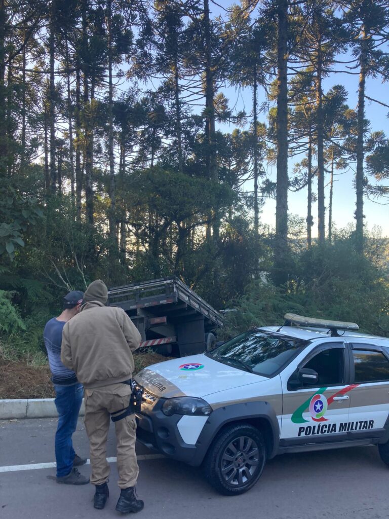 Caminhão fica sem os freios na Serra do Tucano em Presidente Getúlio