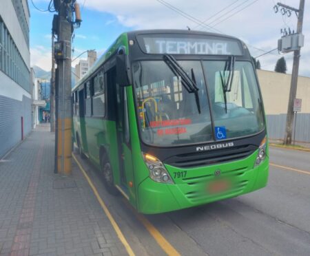 Após ser atropelada por ônibus, criança tem graves ferimentos em Jaraguá do Sul