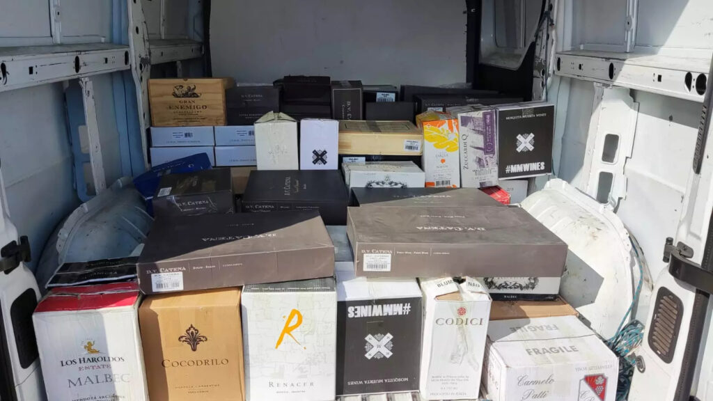Aproximadamente R$ 200 mil em bebidas contrabandeadas são apreendidas em Blumenau