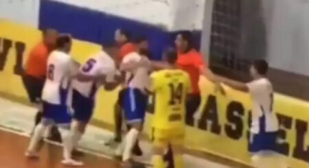 Jogo de futsal termina em pancadaria e árbitro agredido em Indaial