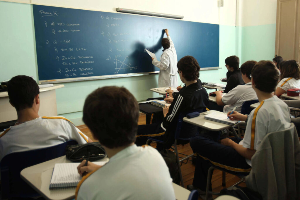 Professores de Blumenau receberão primeira parcela do abono do magistério