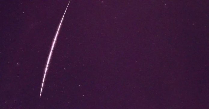 Queda de meteoro no Norte de SC é flagrado por câmera