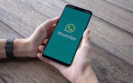 Por xingamentos em grupo do WhatsApp, empresário é condenado por dano moral em SC