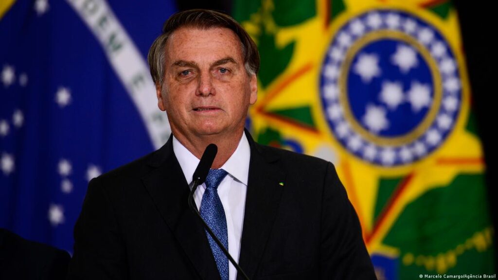 Bolsonaro critica imprensa após foto da Primeira-Dama com a mulher e Guilherme de Pádua