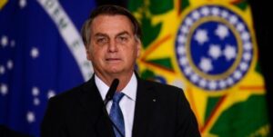 Bolsonaro critica imprensa após foto da Primeira-Dama com a mulher e Guilherme de Pádua