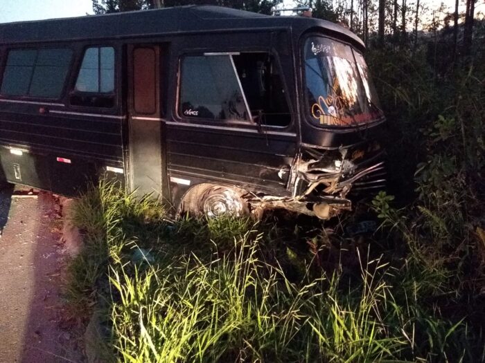 Condutor morre após grave acidente entre carro e ônibus em Taió