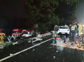 Colisão frontal entre veículos mata quatro pessoas em Florianópolis