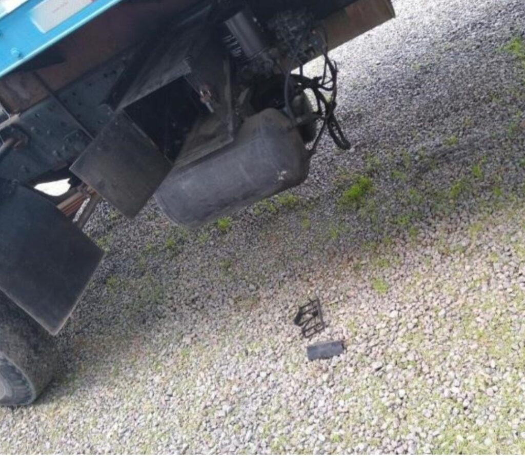Caminhão tem bateria furtada dentro de empresa em Indaial