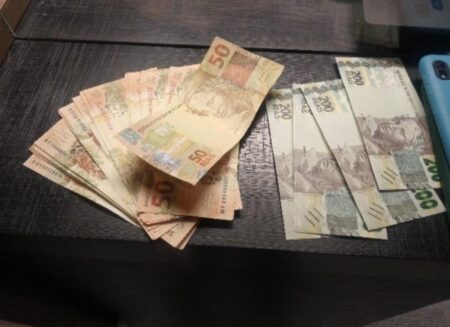 Dois homens são detidos após encontro de dinheiro falso em Blumenau