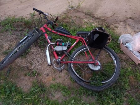 Ciclista fica ferido ao colidir com moto em Indaial