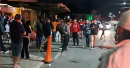 Homem sofre múltiplos ferimentos após ser esfaqueado em bar de Gaspar