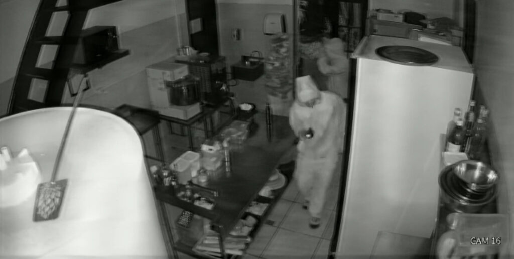 Ladrões causam prejuízo em restaurante furtando camarão e carne em Blumenau