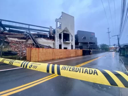 Ciclone deixa rastro de destruição em Santa Catarina
