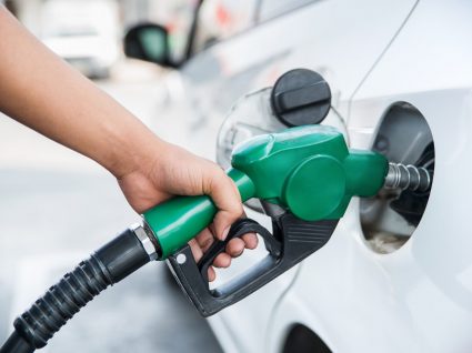 Preço da gasolina volta a cair novamente com redução de 2,7%