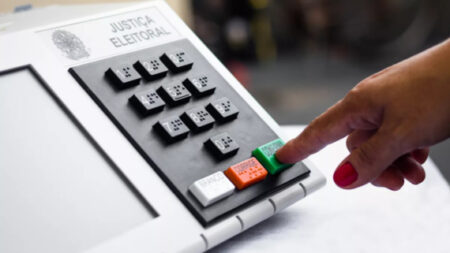 TSE proíbe porte de arma nos locais de votação