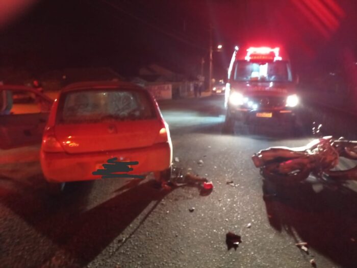 Colisão entre dois veículos deixa motociclista ferido em Rio dos Cedros