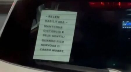 Motorista viraliza ao postar bilhete inusitado em carro no litoral de SC